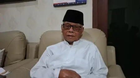 Isu Reshuffle Kabinet: Ketua MUI Minta Presiden Prabowo Pertahankan Menkeu Purbaya Foto BeritaJatim.com