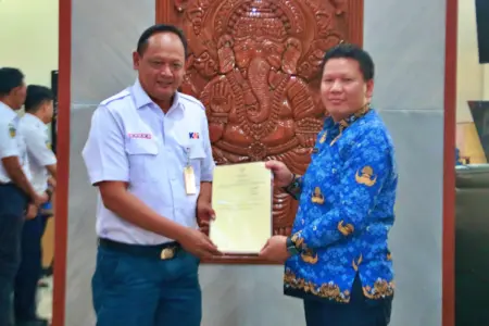 KAI Daop 7 Madiun Amankan Aset Rp52,2 Miliar, Terima 23 Sertifikat Elektronik dari BPN Kediri Foto BeritaJatim.com