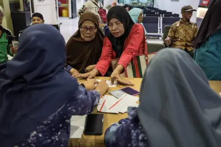 PKH Plus Kembali Disalurkan, Bantu 412 Lansia Kota Kediri Penuhi Kebutuhan di Usia Senja Foto BeritaJatim.com