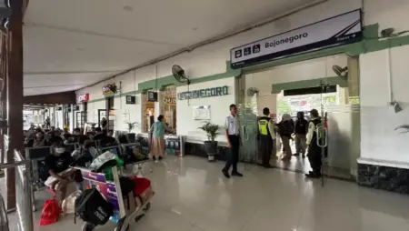 Libur Panjang, Stasiun Bojonegoro Layani Lebih dari 15 Ribu Pelanggan Kereta Api Foto BeritaJatim.com