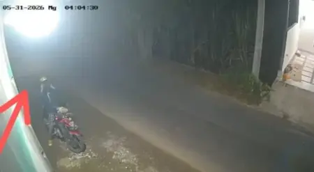 CCTV Rekam Maling Bobol Rumah di Banjaragung Jombang, Kerugian Rp3,8 Juta Foto BeritaJatim.com