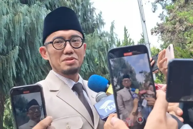 Dipanggil ke Hambalang, Menhaj dan Wamenhaj Laporkan 20 Poin Perbaikan Haji 2026 ke Presiden Prabowo Foto BeritaJatim.com