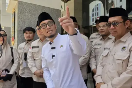 Tinjau Pemondokan Madinah, Wamenhaj: 16 Ribu Jemaah Haji Tempati Hotel Bintang 5 Foto BeritaJatim.com