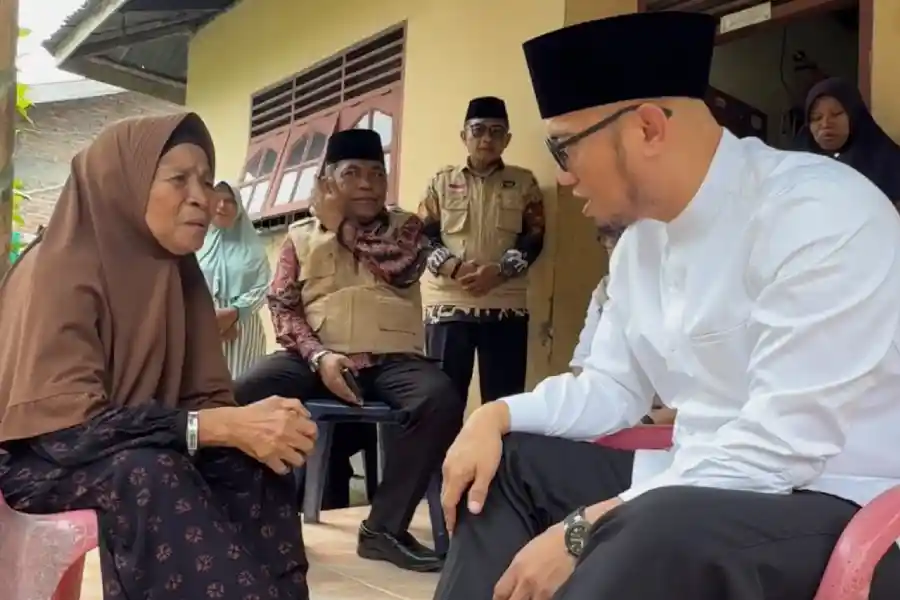 Kemenhaj Kasih Perhatian Jemaah Haji Terlilit Utang, Salah Satunya Nek Sania Foto BeritaJatim.com