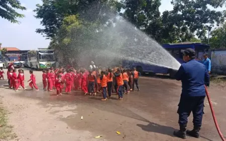 Petualangan Si Kecil Bersama Pahlawan Api di Jombang Foto BeritaJatim.com
