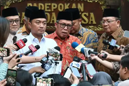Pangkas Antrean hingga 26 Tahun, DPR Apresiasi Inovasi dan Kenyamanan Haji 2026 Foto BeritaJatim.com