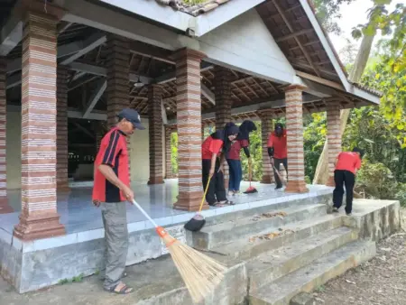 Bulan Bung Karno, PDI Perjuangan Magetan Rawat Punden dan Situs Leluhur untuk Jaga Identitas Desa Foto BeritaJatim.com