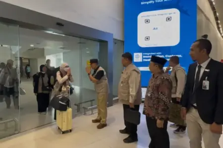 Menteri Haji dan Umrah Sambut Langsung Kepulangan PPIH Daker Makkah di Bandara Soekarno-Hatta Foto BeritaJatim.com