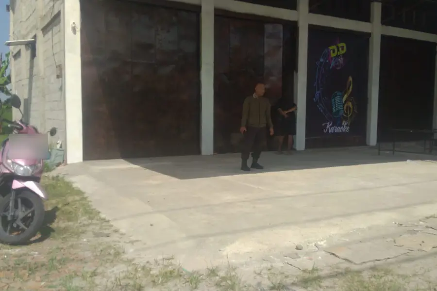 Warga Geger Madiun Protes Rumah Karaoke, Diduga Belum Kantongi Izin dan Buka hingga Subuh Foto BeritaJatim.com
