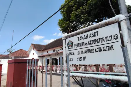 Aset Pemkab Blitar Disulap Jadi Kafe Milik Pengusaha Asal Tulungagung, Kok Bisa? Foto BeritaJatim.com