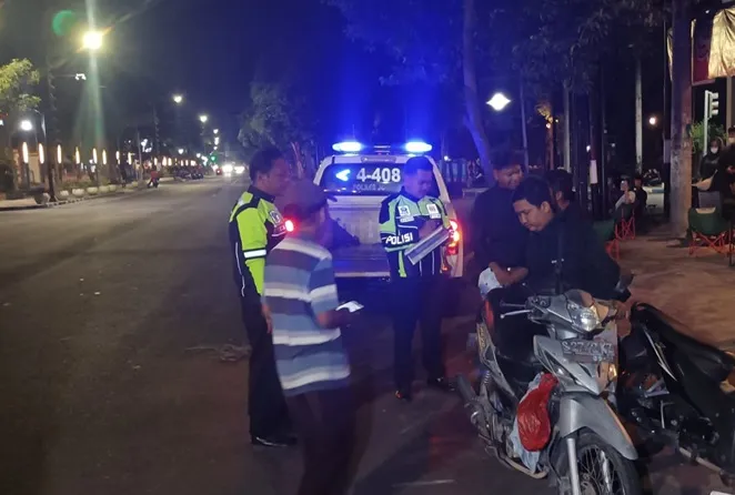 Kecelakaan Dua Honda Revo di Jombang, Satu Pengendara Dilarikan ke Rumah Sakit Foto BeritaJatim.com