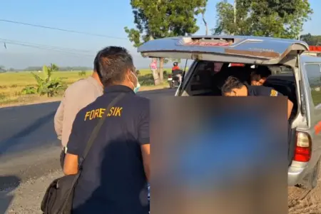 Pemotor Asal Lamongan Tewas Tabrakan dengan Truk Trailer di Ngawi, Pembonceng Kritis Foto BeritaJatim.com