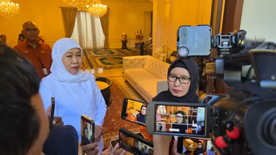 Gubernur Khofifah Minta Masyarakat Jatim Dukung Sensus Ekonomi 2026 Foto BeritaJatim.com
