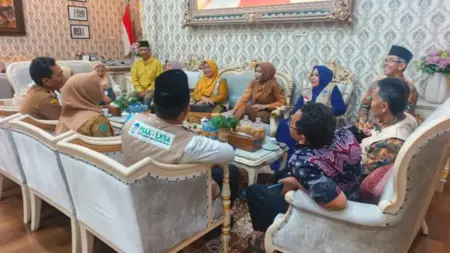 Wabup Sidoarjo Mimik Terima Audiensi Panitia 1000 Yatim Camp Foto BeritaJatim.com