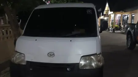 Grandmax Tabrak Mio di Jalan Raya Kesamben Ngoro Jombang, Lansia Dilarikan ke Rumah Sakit Foto BeritaJatim.com