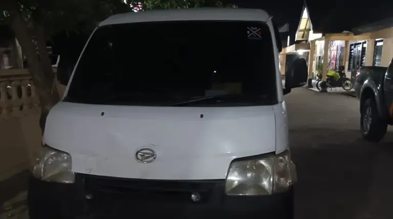 Grandmax Tabrak Mio di Jalan Raya Kesamben Ngoro Jombang, Lansia Dilarikan ke Rumah Sakit Foto BeritaJatim.com