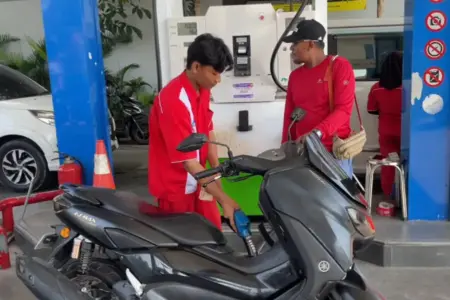 Harga Naik Drastis, Penjualan Pertamax di SPBU Lamongan Langsung Merosot Foto BeritaJatim.com