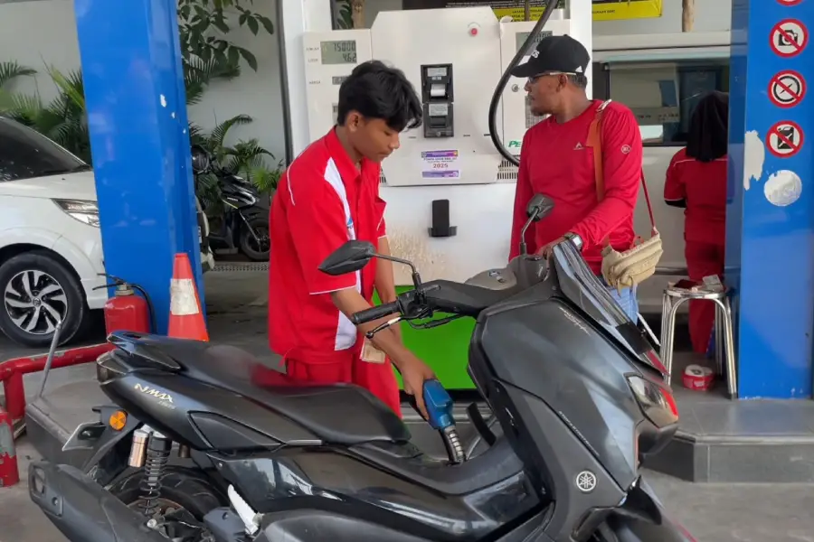 Harga Naik Drastis, Penjualan Pertamax di SPBU Lamongan Langsung Merosot Foto BeritaJatim.com