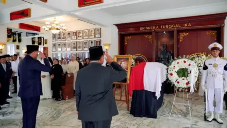 Presiden Prabowo Beri Penghormatan Terakhir bagi Ryamizard Ryacudu Foto BeritaJatim.com