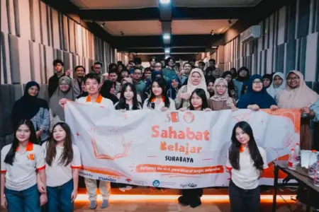 Mahasiswa Indonesia di Singapura Gelar Sahabat Belajar 2026, Motivasi Siswa Surabaya Raih Kuliah Luar Negeri Foto BeritaJatim.com