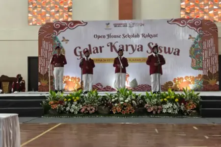 Open House Sekolah Rakyat, Bupati Kediri Motivasi Para Siswa Foto BeritaJatim.com
