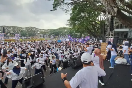 Ribuan Warga Malang Raya Dukung Program Makan Bergizi Gratis Lewat Senam Bersama Foto BeritaJatim.com