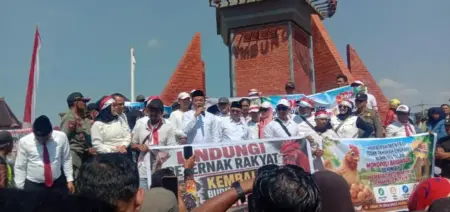 Harga Telur Anjlok, Wabup Beky Siap Integrasikan Peternak Blitar ke MBG Foto BeritaJatim.com