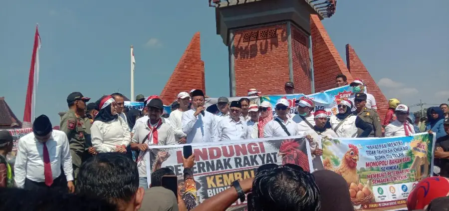 Harga Telur Anjlok, Wabup Beky Siap Integrasikan Peternak Blitar ke MBG Foto BeritaJatim.com