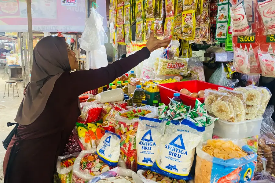 Harga Bawang Putih di Pasar Baru Tuban Melonjak hingga Rp40 Ribu per Kg, Pedagang Singgung Kenaikan Pertamax Foto BeritaJatim.com