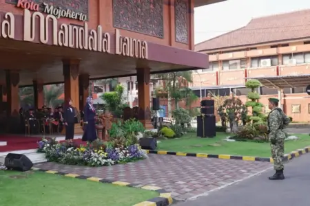 Peringati Hari Lahir Pancasila 2026, Wali Kota Mojokerto Ajak Generasi Muda Hidupkan Nilai Pancasila Foto BeritaJatim.com