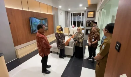 Khofifah Sebut Pelayanan Grand Paviliun RSSA Malang Terbaik di Jatim Foto BeritaJatim.com