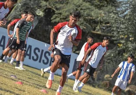 Deltras FC Tuntaskan Trial, Leonard Tupamahu Siapkan Program Intensif Foto BeritaJatim.com