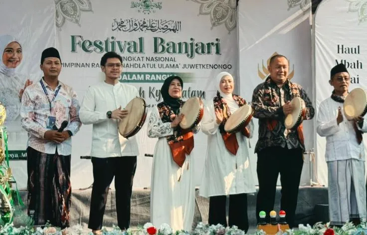 Adela Kanasya Buka Festival Banjari Nasional di Sidoarjo, Dorong Pelestarian Seni Islami Foto BeritaJatim.com