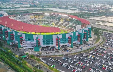 Surabaya Siap Jadi Tuan Rumah Piala Presiden 2026, GBT dan 2 Lapangan Latihan Disiapkan Foto BeritaJatim.com
