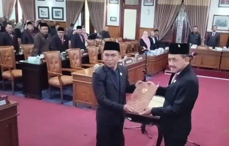 Wahyu Dilantik Menjadi Anggota DPRD Tulungagung, Menggantikan Ayahnya Foto BeritaJatim.com