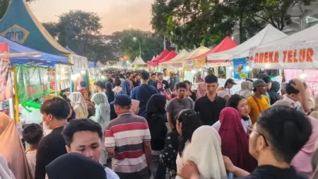 Petro Nite Fest Dongkrak Omzet UMKM Gresik, Ada Tenant Raup Rp20 Juta Sehari Foto BeritaJatim.com