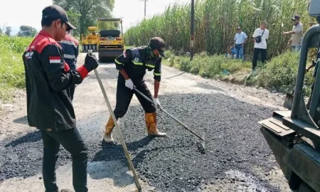 Dinas BSBK Bondowoso Dapat Hibah Aspal dari Pemprov, Pemdes Dipersilakan Usul Perbaikan Jalan Foto BeritaJatim.com