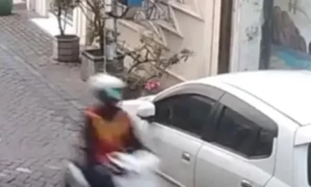 Sudah Kepergok, 2 Bandit Curanmor Surabaya Gagal Ditangkap Warga Simokerto Foto BeritaJatim.com