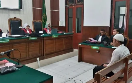 Curi Dompet Isi Rp5 Ribu, Sudah Diganti Rp1 Juta, Mengapa Moh Syifak Tetap Diadili? Foto BeritaJatim.com