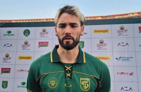 Diogo Ramalho Secara Jujur Akui Kagum Militansi Bonek dan Bonita Persebaya Surabaya Foto BeritaJatim.com