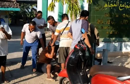 Gagal Curi Sepeda Motor, 2 Maling Babak Belur Dihajar Massa di Madiun Foto BeritaJatim.com