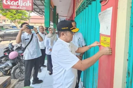 Tunggakan Retribusi 690 Kios Capai Rp961 Juta, Pemkab Mojokerto Tempel Stiker Penertiban Foto BeritaJatim.com