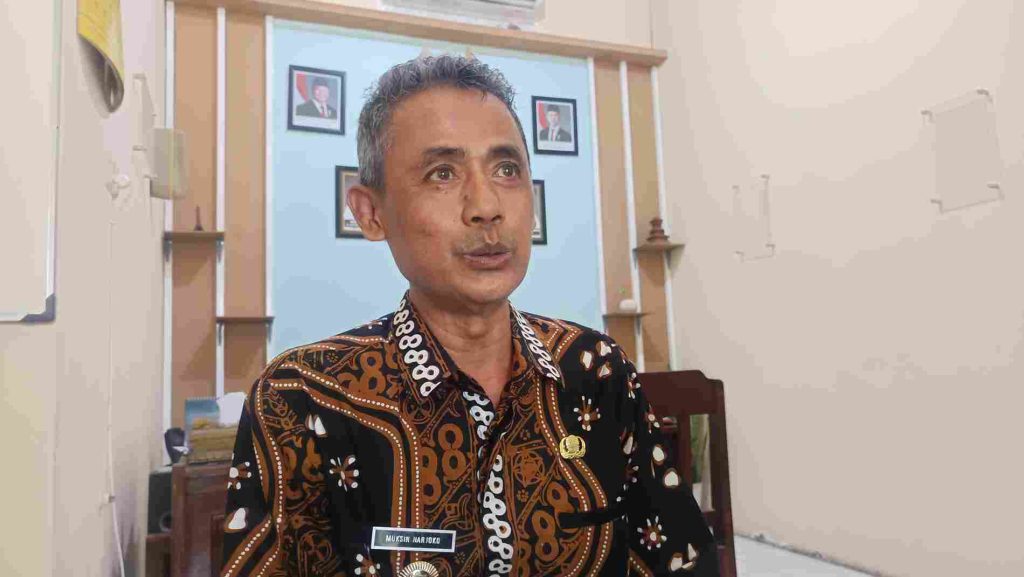 Terungkap! Sosok yang Viral Main Game saat Rapat Paripurna adalah Camat Madiun Foto BeritaJatim.com