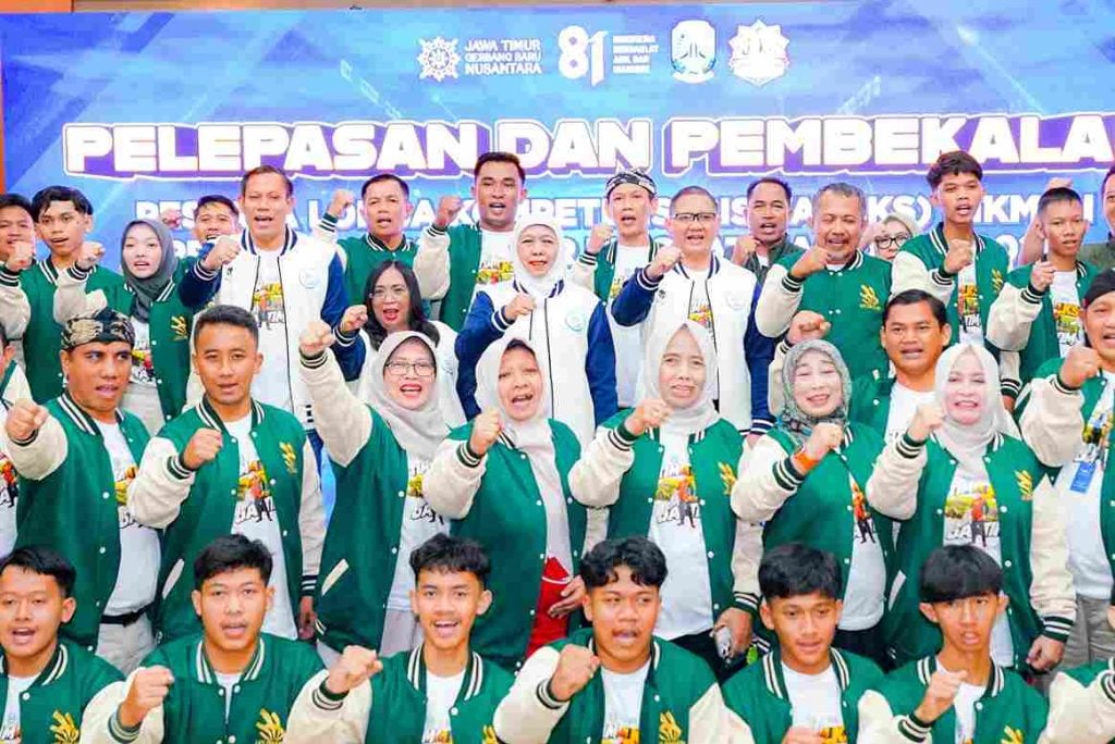 Khofifah Lepas Kontingen LKS Nasional 2026, Targetkan Jatim Juara Umum Empat Kali Beruntun Foto BeritaJatim.com