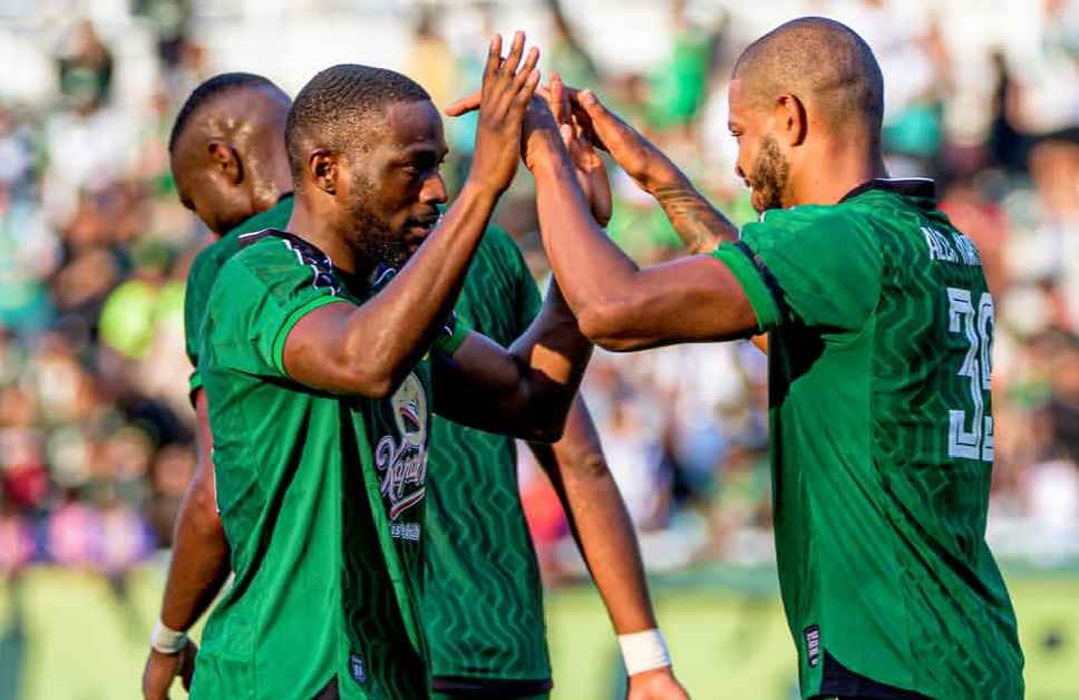 Sempat Unggul Dua Gol, Persebaya Ditahan Imbang PSIS 2-2 di GBT Foto BeritaJatim.com