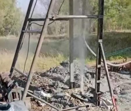 Sumur Bor di Bangkalan Mendadak Keluarkan Gas Berapi, Aktivitas Langsung Dihentikan Foto BeritaJatim.com