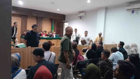 Sidang Perdana Sengketa Izin Operasional SMP Bakti dan SMK Turen Digelar, Dua Yayasan Bersilang Pendapat Foto BeritaJatim.com