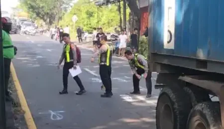 Ini Identitas Korban Kecelakaan Maut di Pandaan, Saudara Kembar Meninggal Dilokasi Foto BeritaJatim.com