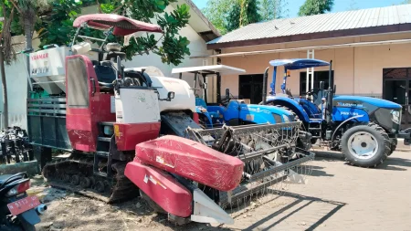 Panen Padi 1 Hektare Kini Cuma 2 Jam, Pemkab Pasuruan Andalkan Combine Harvester Foto BeritaJatim.com