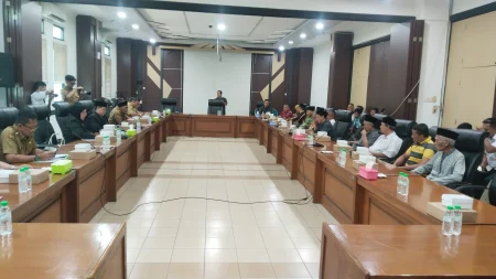 Warga Dermo Bangil Pasuruan Wadul ke DPRD, Tolak Rumah Doa Ilegal di Lingkungan Mayoritas Muslim Foto BeritaJatim.com